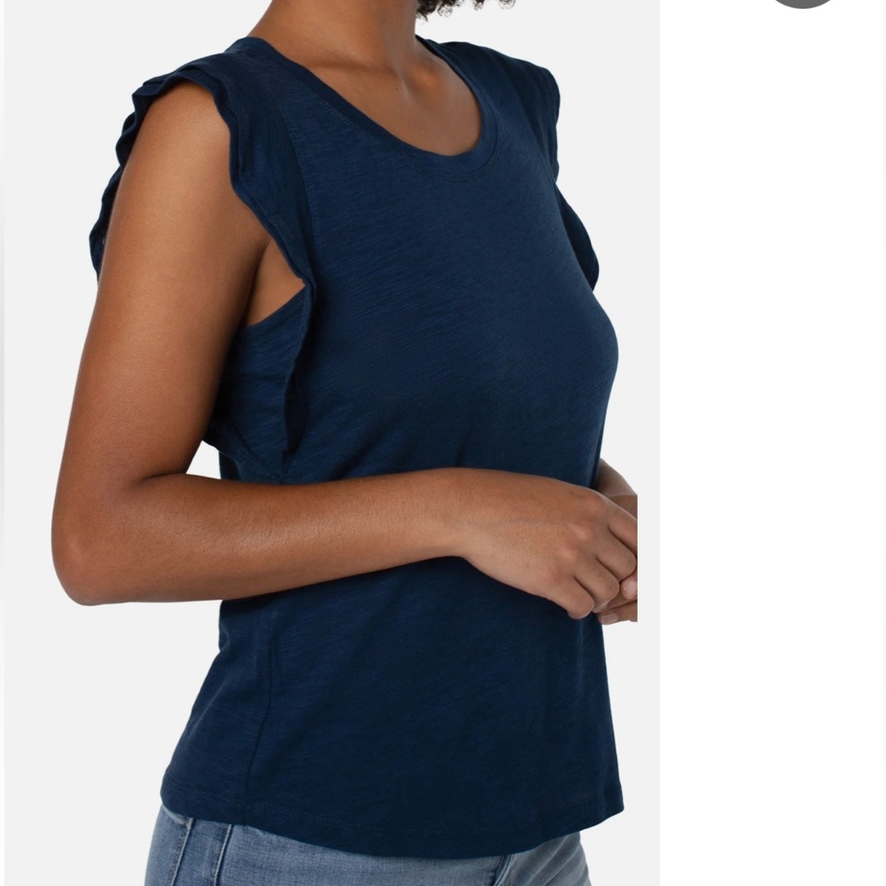 White House Black Market ruffle sleeve top💙